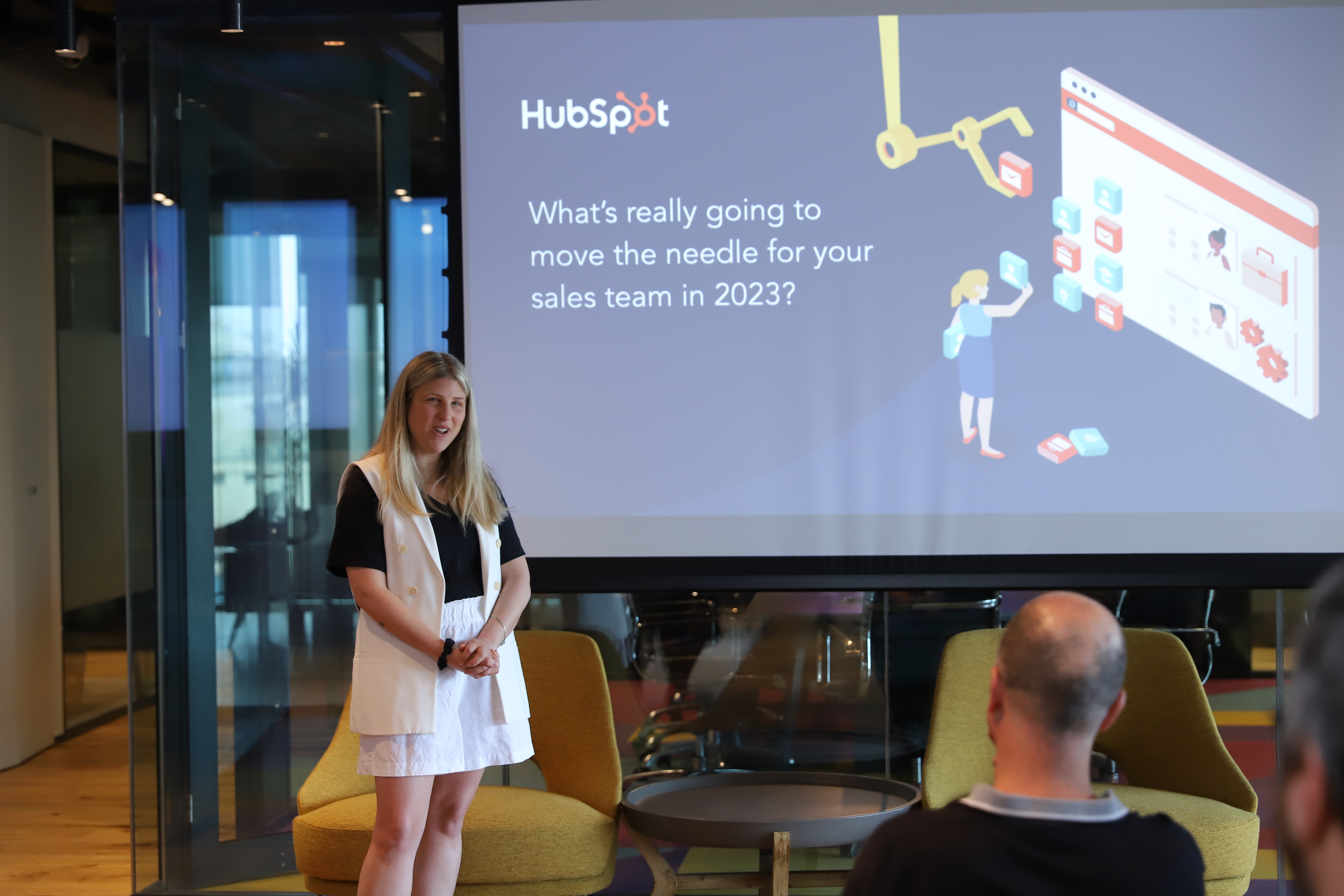 Adi Dubin, presenting at our HubSpot RevOps Meetup, May 2023